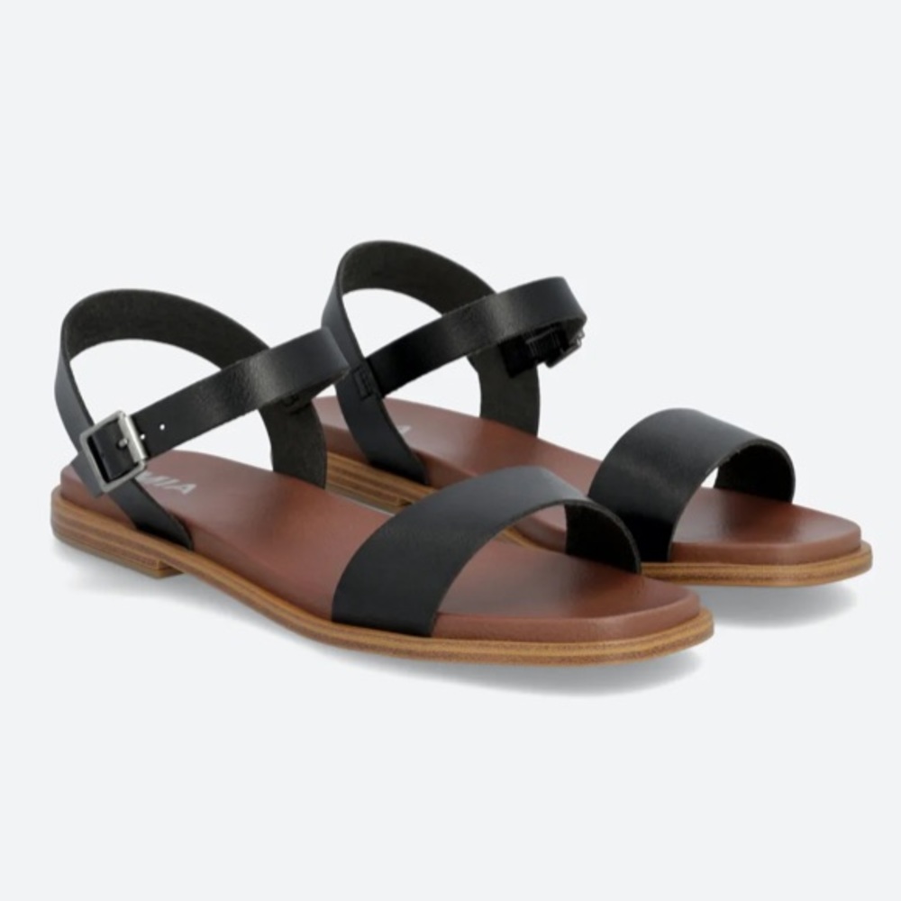 MIA Tia Black Leather Comfy Sandals Size 8 buckle closure New without tags